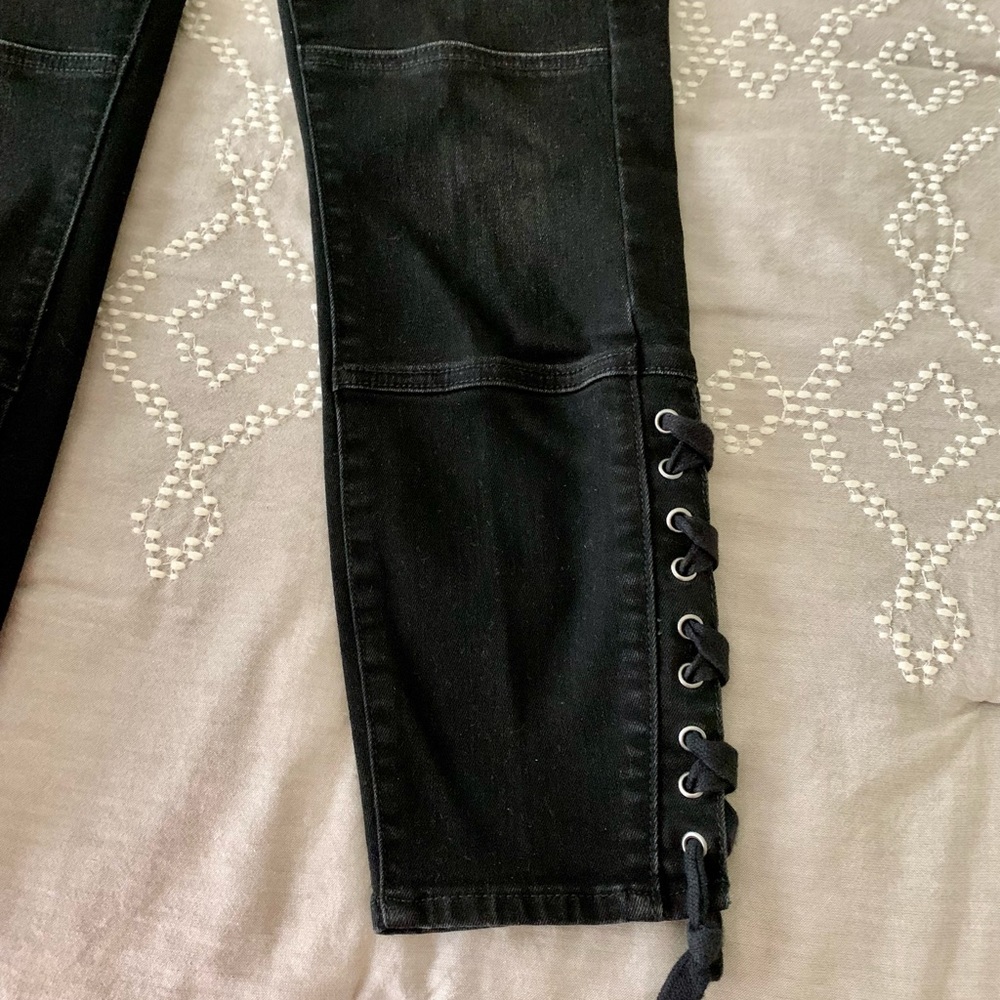 EUC GAP curvy skinny black jeans - Picture 4 of 7